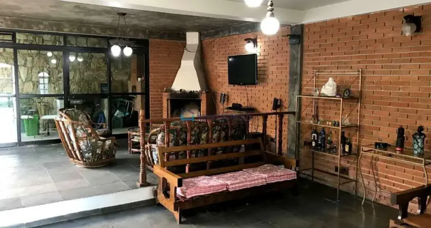 Sobrado à venda com 3 dormitórios sendo 1 suíte no planalto paulista.