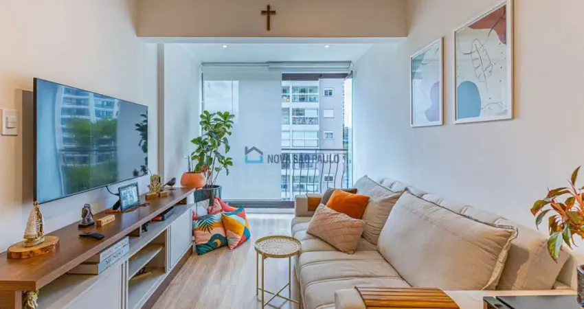 Saúde/próximo ao metrô/ 2 dormitórios, 1 suíte, 2 vagas, andar alto