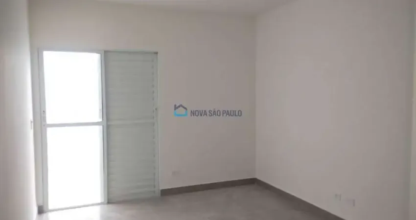 Sobrado com 3 dormitórios e vaga de garagem próximo à avenida santa catarina