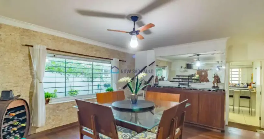 Sobrado 3 dormitórios, suite, 2 vagas, saúde , proximo ao metro.