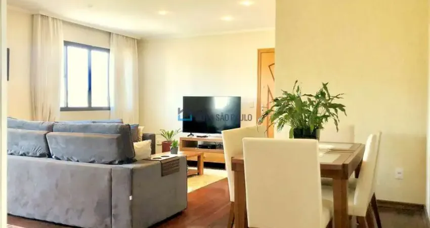 Apartamento amplo e ensolarado com 4 vagas e lazer completo em rua arborizada