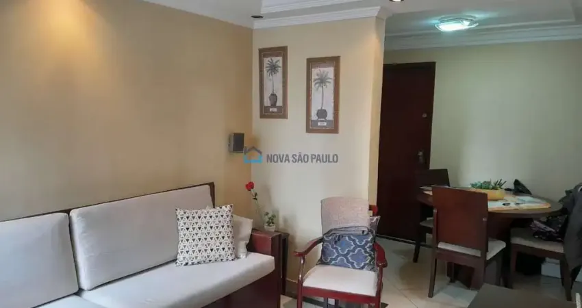 Apartamento reformado, próximo shopping plaza sul, supermercados, escolas, bancos, ubs, feiras.