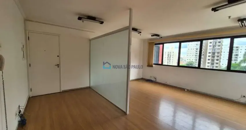 Sala comercial com 1 vaga de garagem na avenida fagundes filho.