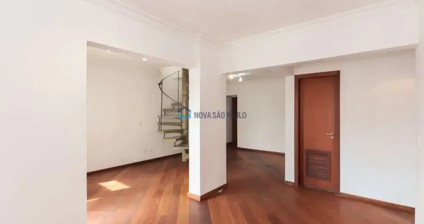 Cobertura a venda em moema ìndios, fora da rota de aviao, com 187m², 2 dormitórios sendo 1 suite.