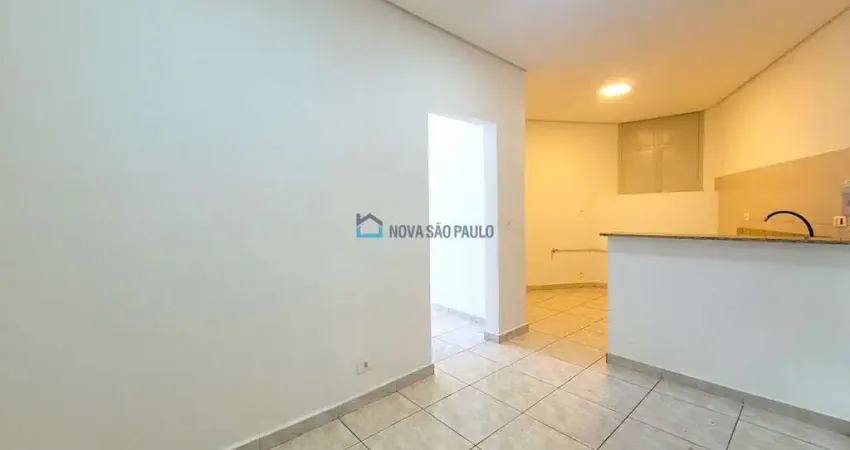 Apartamento 2 dormitórios - 2 metros da estação praça da árvore do metrô.