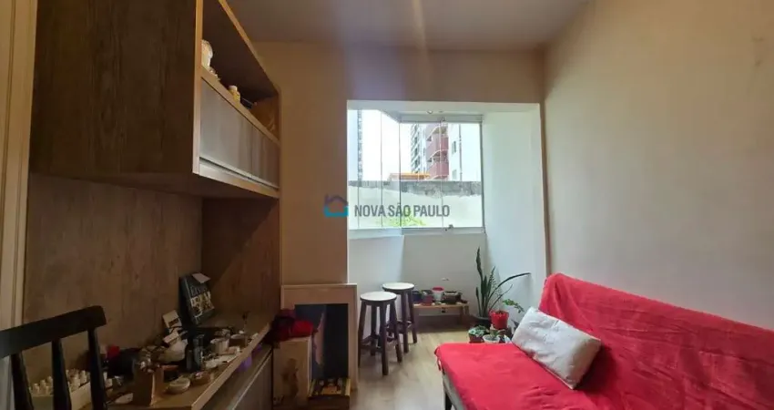 Apartamento na vila gumercindo 02 dormitórios 01 vaga livre.