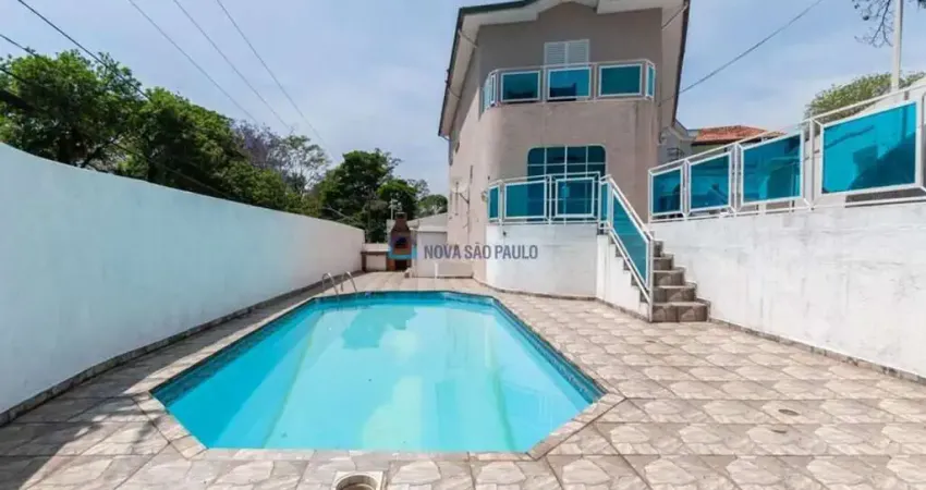 Casa à venda com 4 quartos, 1 suíte, 6 vagas no jardim da saúde.