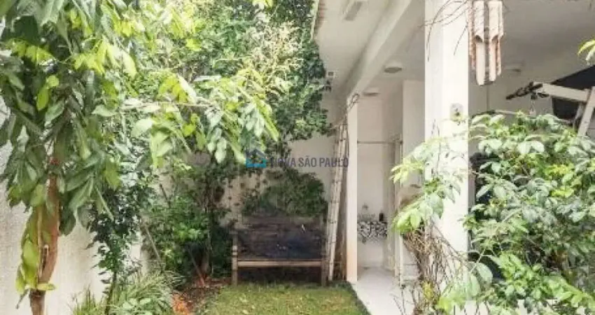 Casa Alto Padrão à Venda com 3 Suítes, Espaço Gourmet e Academia Privativa