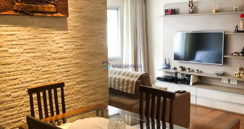 Apartamento reformado de 77 m² com 2 dormitórios, 1 vaga próximo ao mêtro