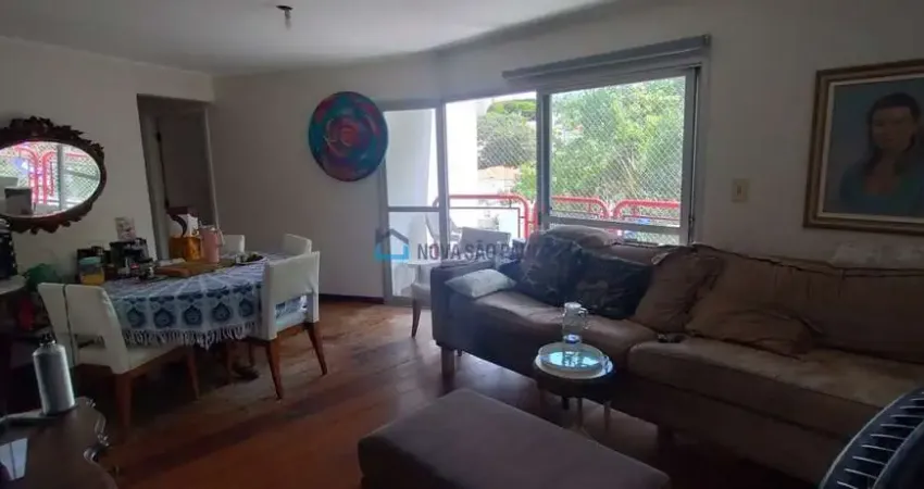 Apartamento à venda de 107m², 3 dormitórios (1 suíte), 2 vagas, próximo do metrô Praça da Árvore.