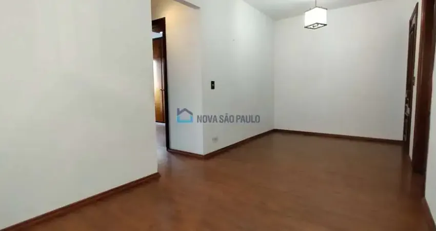 Apartamento à venda de 55m², 2 dormitórios, 1 vaga, próximo do metrô Saúde.