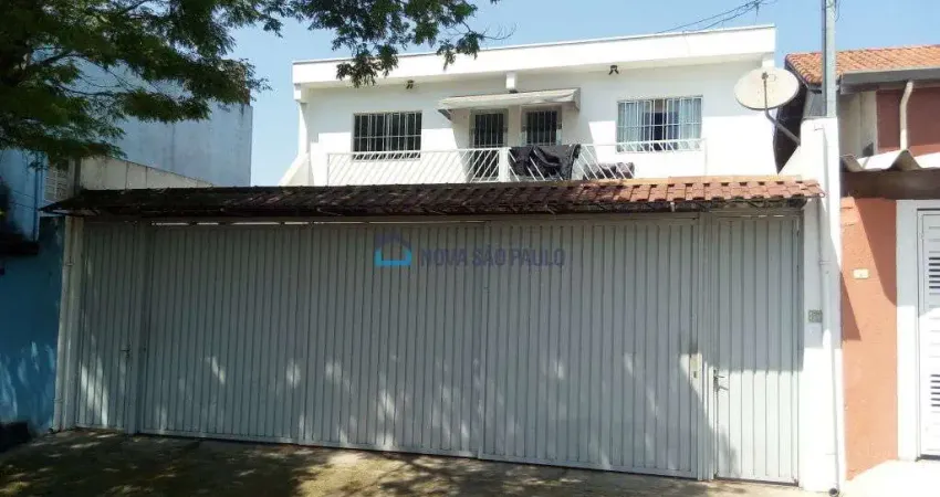 Sobrado  com 4 casas no terreno no Sacomã.