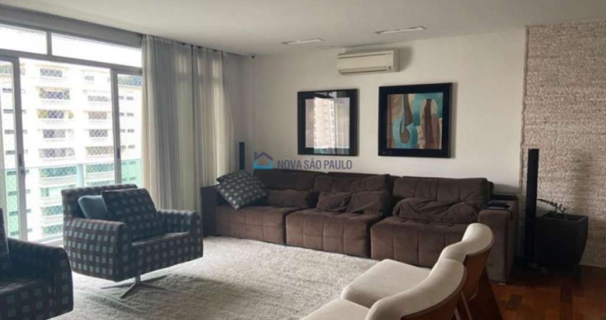 Amplo apartamento com 03 dormitórios ,1 suíte ,02 vagas ,203 metros no CAMPO BELO