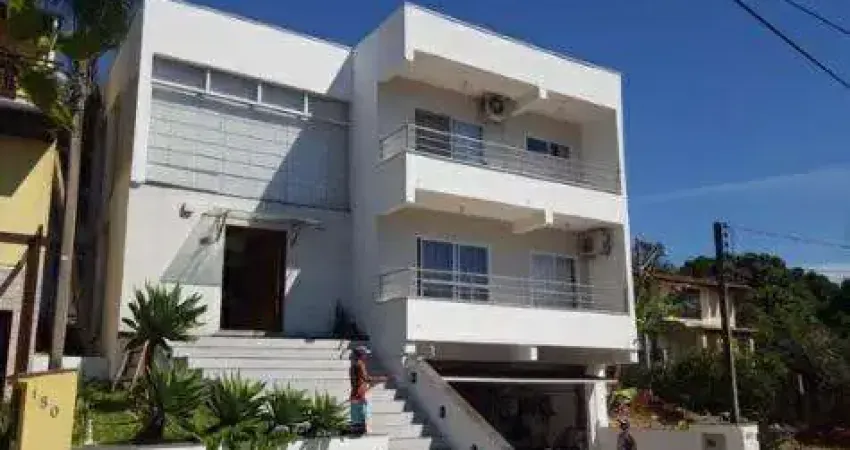 Casa de condomínio 3 dormitórios à venda no Bairro Cantegril com 400 m² de área privativa - 4 vagas de garagem