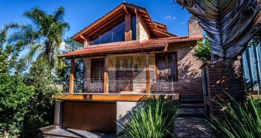 Casa de condomínio 3 dormitórios à venda no Bairro Cantegril com 231 m² de área privativa - 2 vagas de garagem