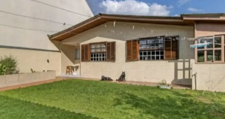 Casa espacosa, construcao 120m, terreno 12x40.  estuda-se permuta.