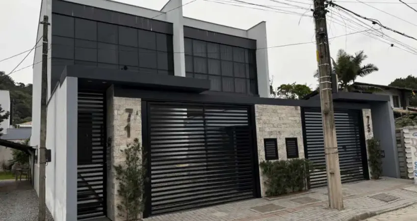 Casa com 3 quartos à venda na Rua Karl Kumlehn, 71, América, Joinville