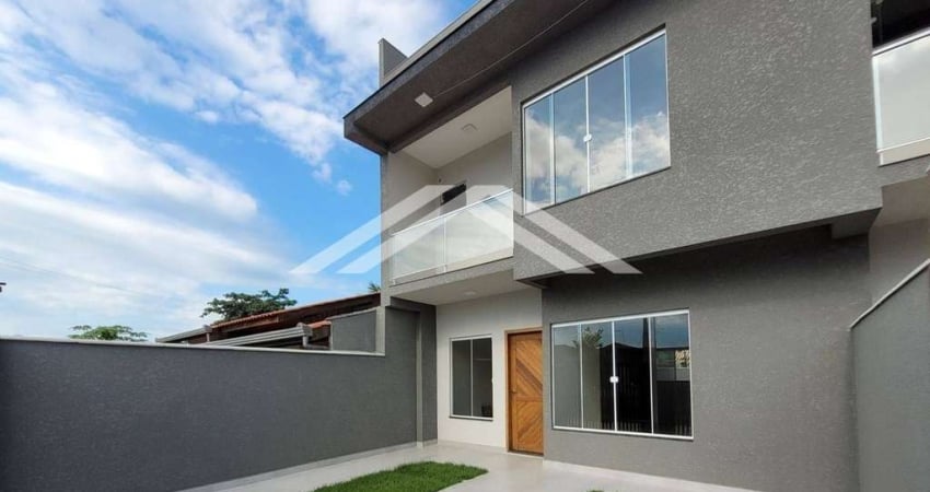 Sobrado com 3 dormitórios à venda, 130 m² por R$ 680.000,00 - Brasília - Itapoá/SC