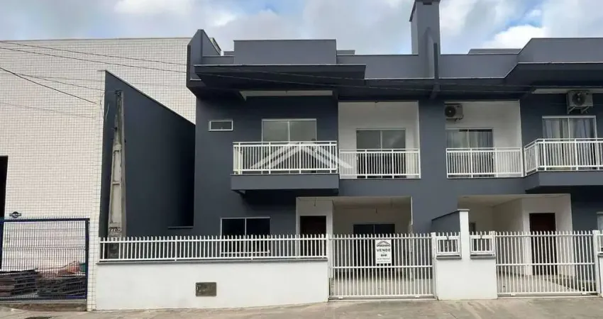 Sobrado com 3 suítes à Venda, Barra do Sai - Itapoá