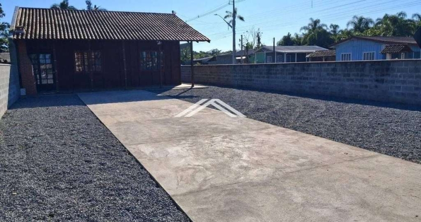 Casa à venda com 3 quartos, localizada no Barra do Sai - Itapoá SC