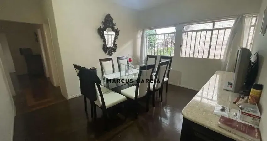 Casa Comercial e Residencial à Venda – Próxima à Av. Maringá e Av. JK | 390m² de Terreno | 280m² Construídos | 4 Quartos | 3 Vagas Cobertas | Espaço Amplo