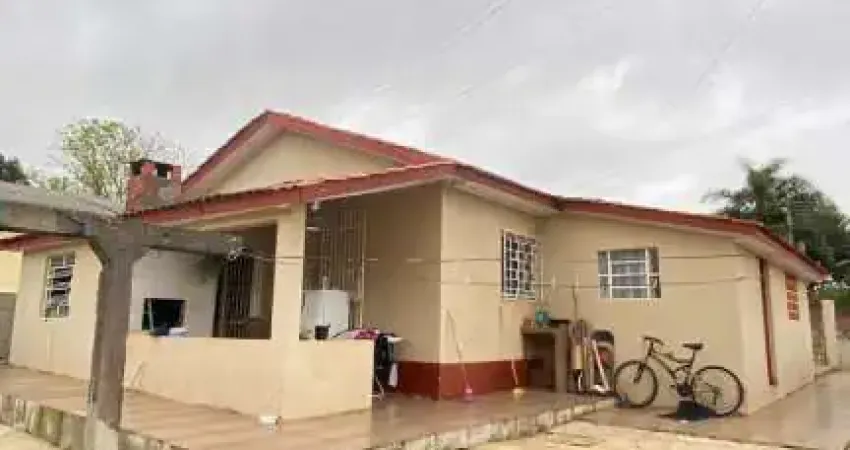 Casa de 03 Quartos sendo um deles suíte - São Francisco