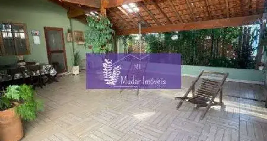 Encante-se com este linda casa térrea no Jd. Cica!