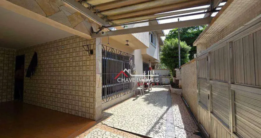 Sobrado com 4 dormitórios à venda, 175 m² por R$ 1.000.000,00 - Encruzilhada - Santos/SP