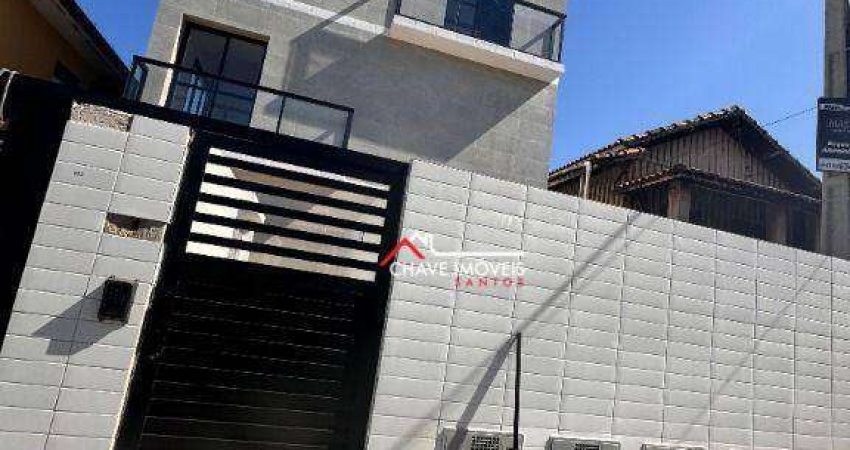 SOBRADO DUPLEX COM 94,74M² ÚTEIS, LOCALIZADO NO MACUCO EM SANTOS;