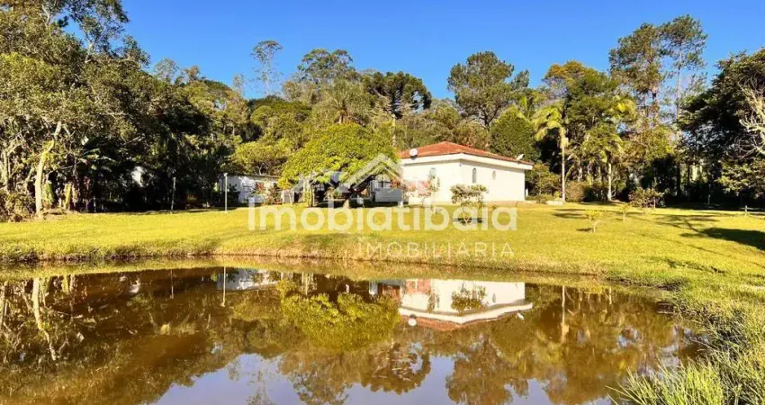 Chácara com lago à venda em Nazaré Paulista - 12.000m²