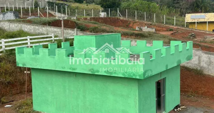 Chácara simples em cond. à venda com acesso a represa de Piracaia - 2373m²
