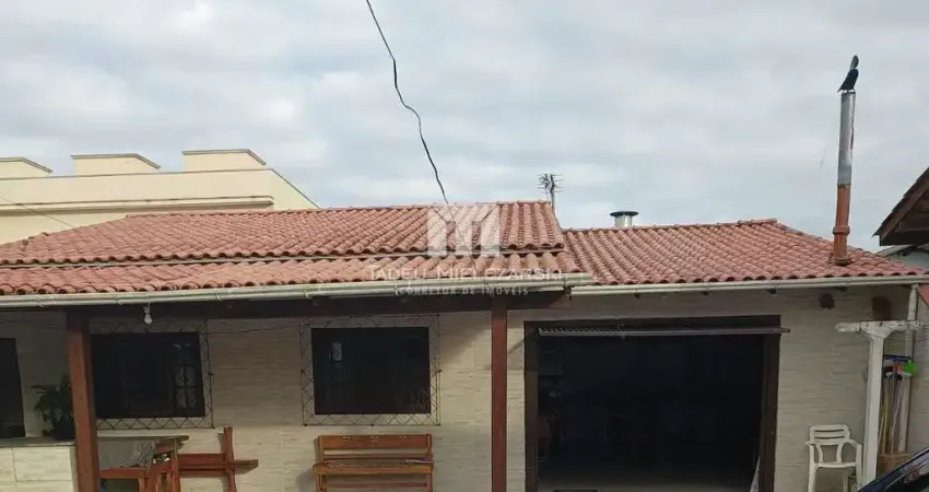 Casa com Piscina Perequê