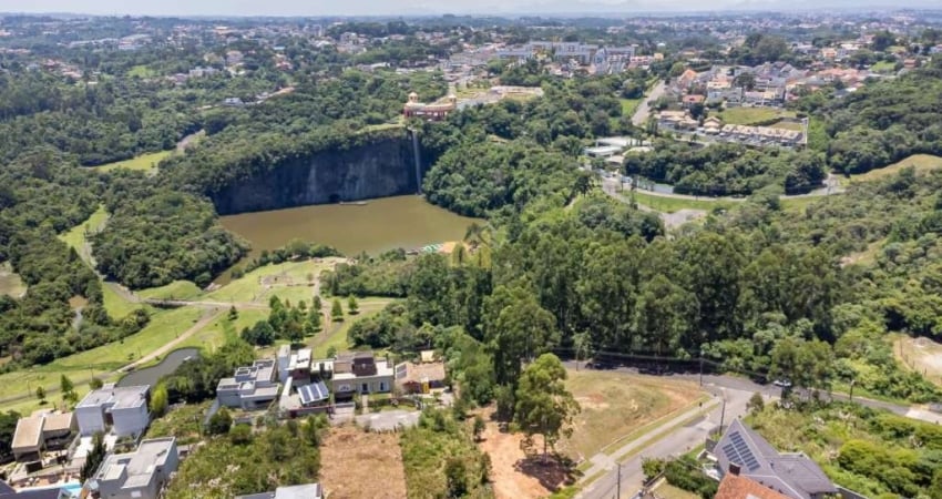 Terreno com 1.670,98 m2 no Parque Tanguá
