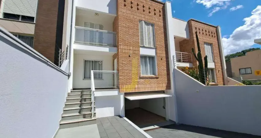 Sobrado com 1 suíte mais 2 dormitórios à venda no bairro  Country - Cascavel/PR