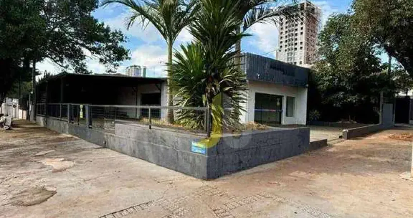 Sala comercial central, de esquina, adaptada para segmento alimentício ou noturno