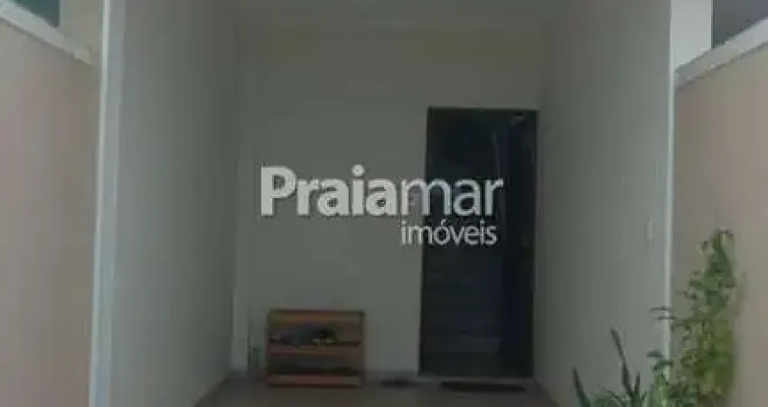 Casa sobreposta alta na vl valença em são vicente - 3 dormitórios, 1 suíte, garagem para 2 carros -