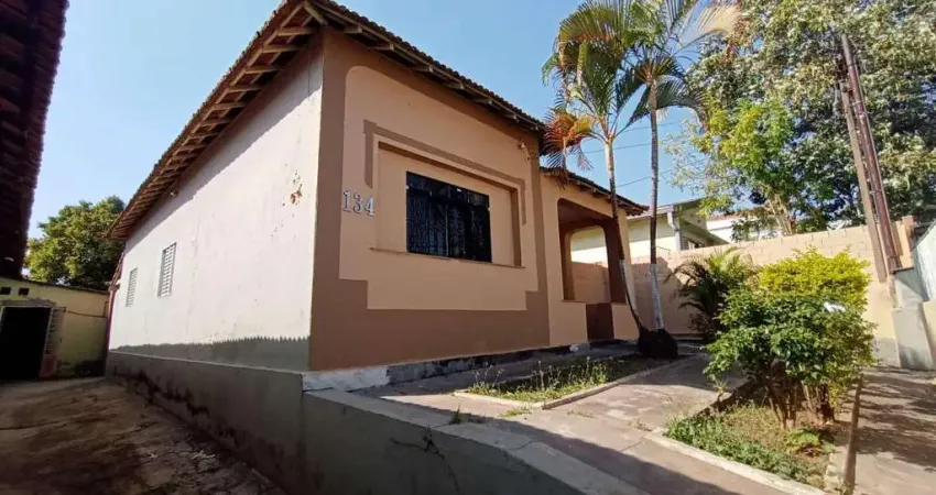 Casa com 3 quartos à venda na Rua Castro Alves, Centro, Americana