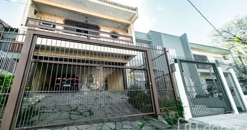Casa com 3 quartos à venda na Rua: Eduardo Chartier, 275, Passo da Areia, Porto Alegre