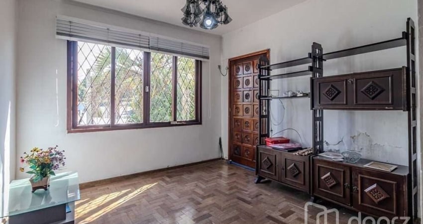 Casa com 6 quartos à venda na Rua Fernando Abbott, 1227, Passo da Areia, Porto Alegre