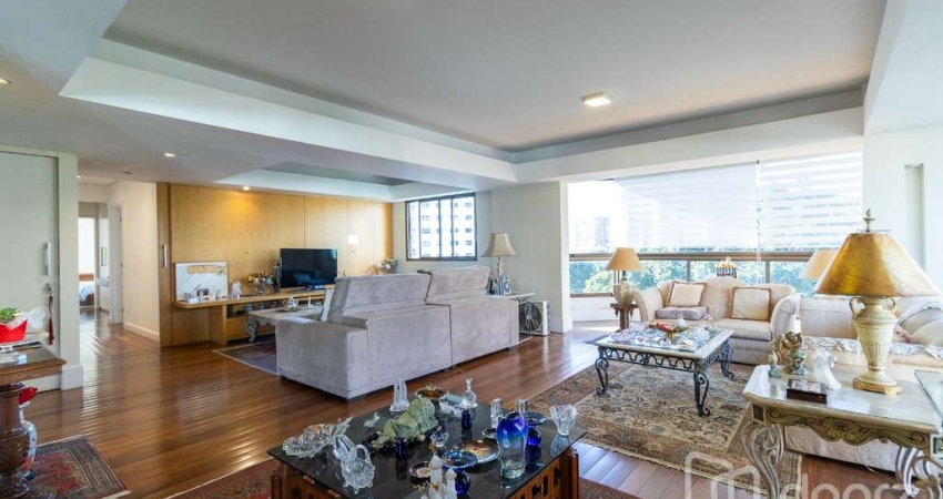 Apartamento com 3 quartos à venda na Avenida Chibarás, 802, Moema, São Paulo
