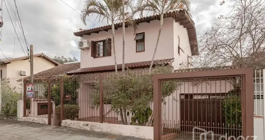 Casa com 4 quartos à venda na Rua Três Passos, 107, Passo da Areia, Porto Alegre