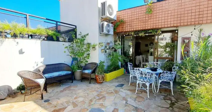 Cobertura semi mobiliada com 3 dormitórios, sol leste/norte e duas vagas lado a lado!!!