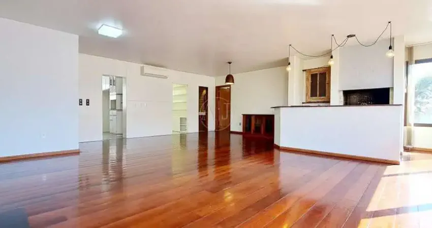 Desocupado!!! amplo 160m² 3 dormitórios com enorme sacada e sol norte no coração do bairro mont serrat!!!