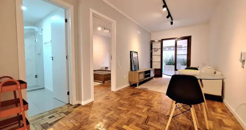 Desocupado!!! aconchegante e silencioso apartamento 1 dormitório térreo estilo garden, semi mobiliado, totalmente reformado em localização privilegiada no bairro!!!