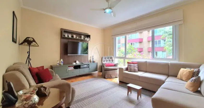 Apartamento com 3 dormitórios, 94,56m² privativos, frente, semimobiliado, reformado, sol leste/norte e 1 vaga de garagem.