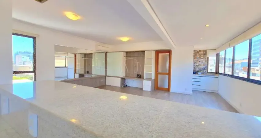 Desocupado|exclusivo!!! impecável apartamento de 3 dormitórios, suíte, 106,28m² privativos, churrasqueira e  com duas vagas de garagem. a poucos metros do parcão e grêmio náutico união em zona plana.