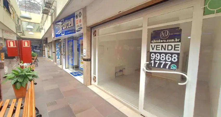 Loja térrea com mezanino (espaço escritório ou estoque + banheiro) | 36,40m² privativos, localizada no tradicional Centro Comercial Bom Fim, em ponto estratégico da movimentada Avenida Osvaldo Aranha.