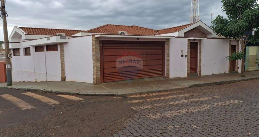 Casa Térrea com 03 dormitórios para venda no Centro de Dumont-SP