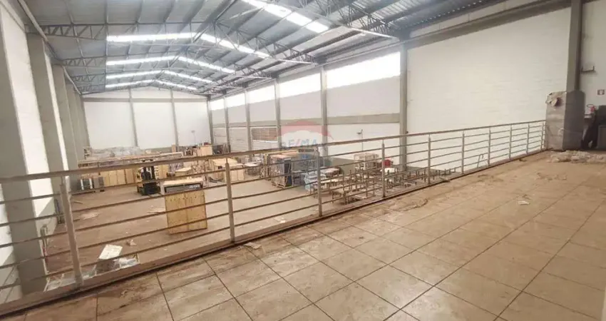 Galpão de 1350 m² com 3 docas, garagem e escritório - prox. aeroporto