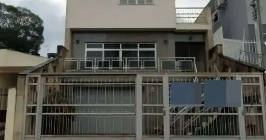 Magnífica casa com 271m² de área construída. todos os cômodos com pé direito alto que proporciona ma